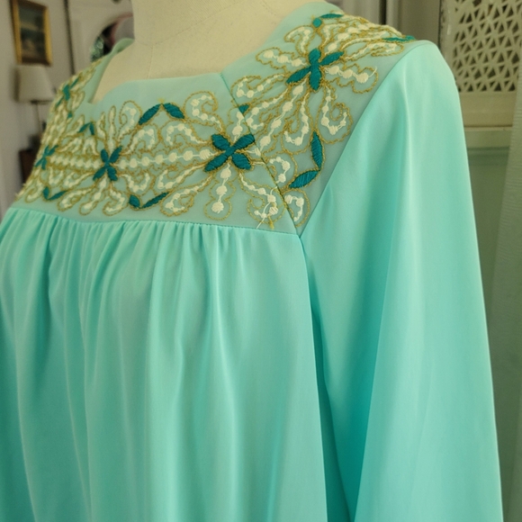 Vintage 1960s Goddard Artemis Nightgown Size S - Picture 3 of 6